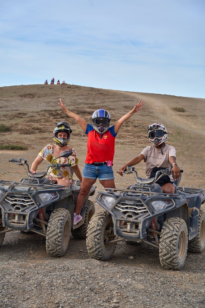 Mastering the First Impression: Your intriguing post title goes here Group of friends riding ATVs and enjoying an adventurous day in Marruecos.